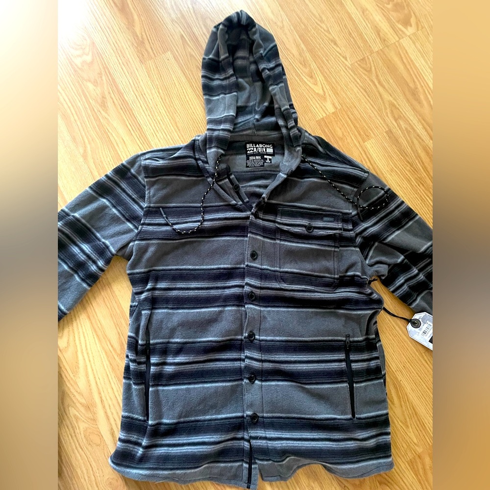 NWT-Billabong Men’s sz S shirt hoodie.